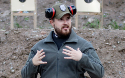 Hemmo Päiveröinen, professionell skjutvapen- och säkerhetsinstruktör