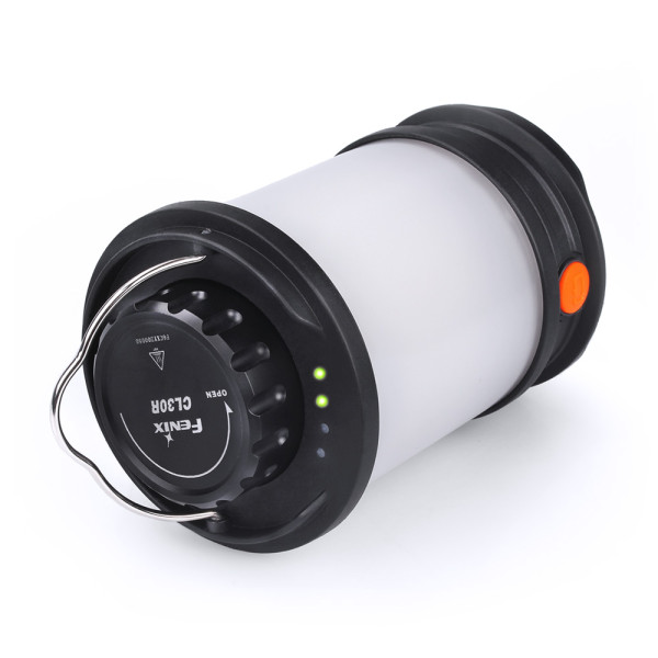 Laddbar LED-lykta Fenix CL30R, 650 lm
