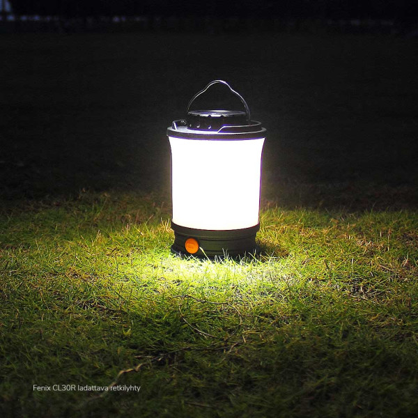 Laddbar LED-lykta Fenix CL30R, 650 lm