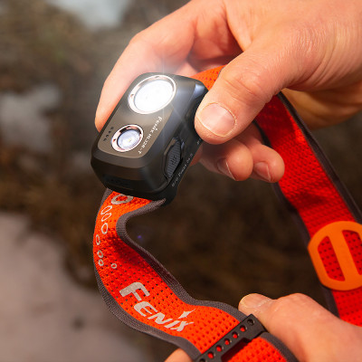 Pannlampa Fenix HL32R-T, blå, 800 lm