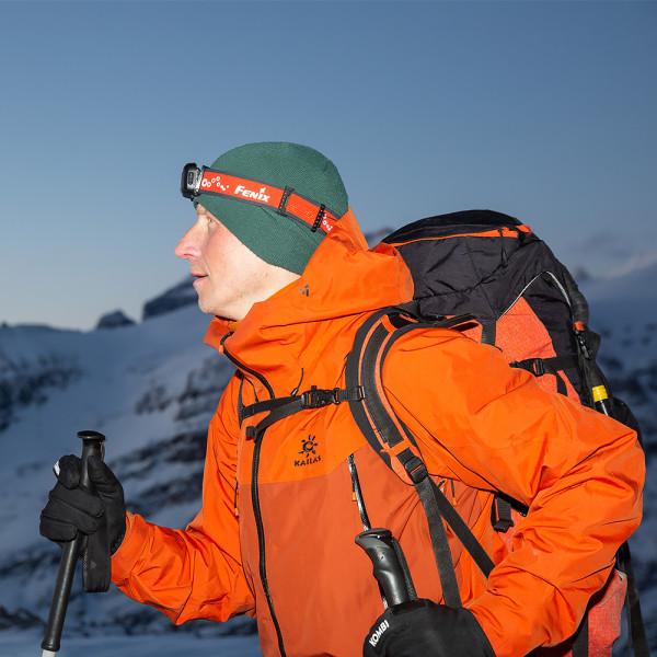 Pannlampa för terränglöpning Fenix HL32R-T, blå, 800 lm